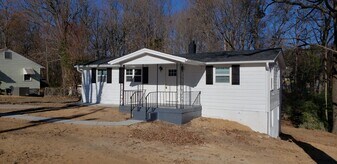 1711 Alexsandria Rd in Greensboro, NC - Building Photo