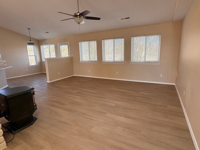 28 Jackrabbit Run in Tijeras, NM - Building Photo - Building Photo