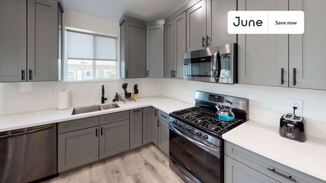 564312 Auckland Ave in Los Angeles, CA - Building Photo - Building Photo