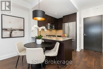 11 Bronte Rd in Oakville, ON - Building Photo - Building Photo