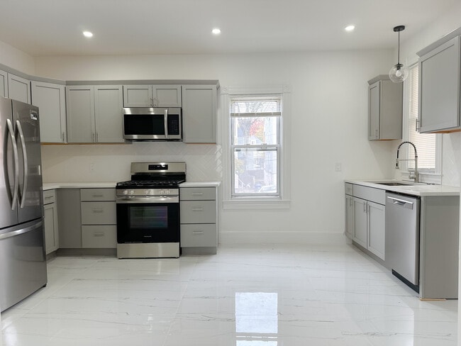 70 Nelson St, Unit 2