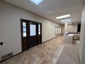 1207 W Main St in Carmi, IL - Building Photo - Building Photo