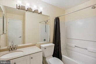 18401 Guildberry Dr in Gaithersburg, MD - Building Photo - Building Photo