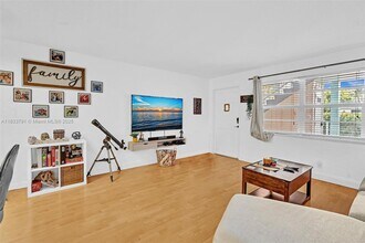 2715 NE 49th St in Fort Lauderdale, FL - Building Photo - Building Photo