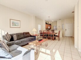 8410 Blue Lagoon Dr in Kissimmee, FL - Building Photo