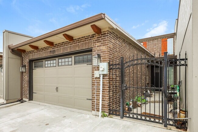 property at 7125 9th Hole Dr