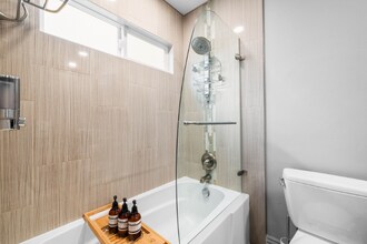 5842 Soledad Mountain Rd in San Diego, CA - Building Photo - Building Photo