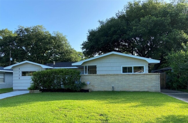 property at 6738 Hendon Ln