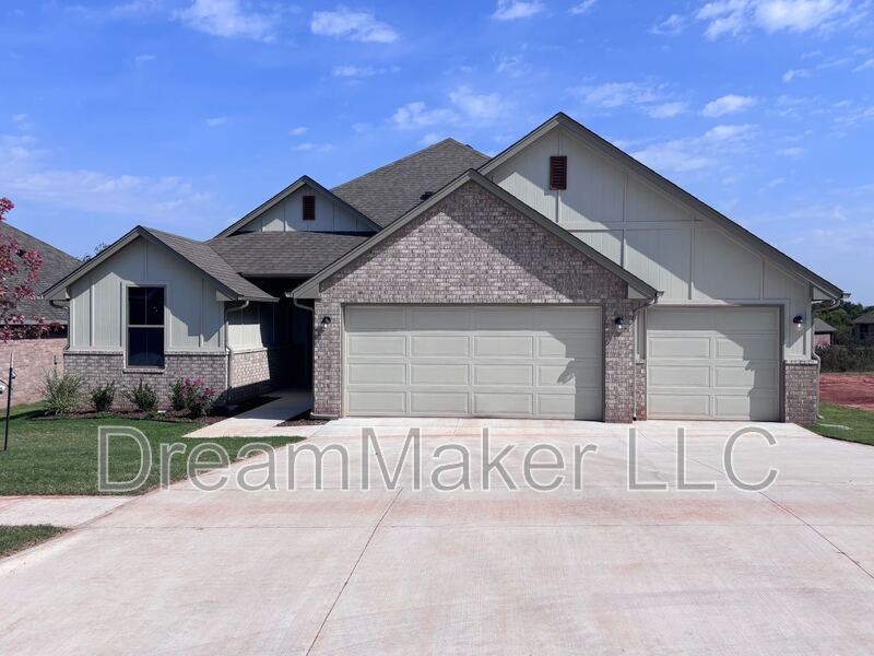 1819 Hollow Crst Ct in Norman, OK - Building Photo