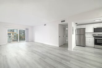 Marina View in North Miami Beach, FL - Building Photo - Building Photo