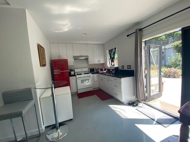 property at 3047 Edgehill Dr