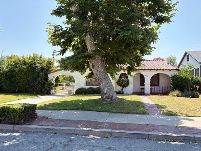 property at 3366 N Mayfield Ave