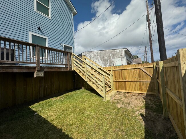 5419 Avenue N 1/2 Rear in Galveston, TX - Building Photo - Building Photo