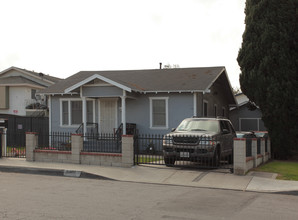 9462 Oak St in Bellflower, CA - Building Photo - Building Photo