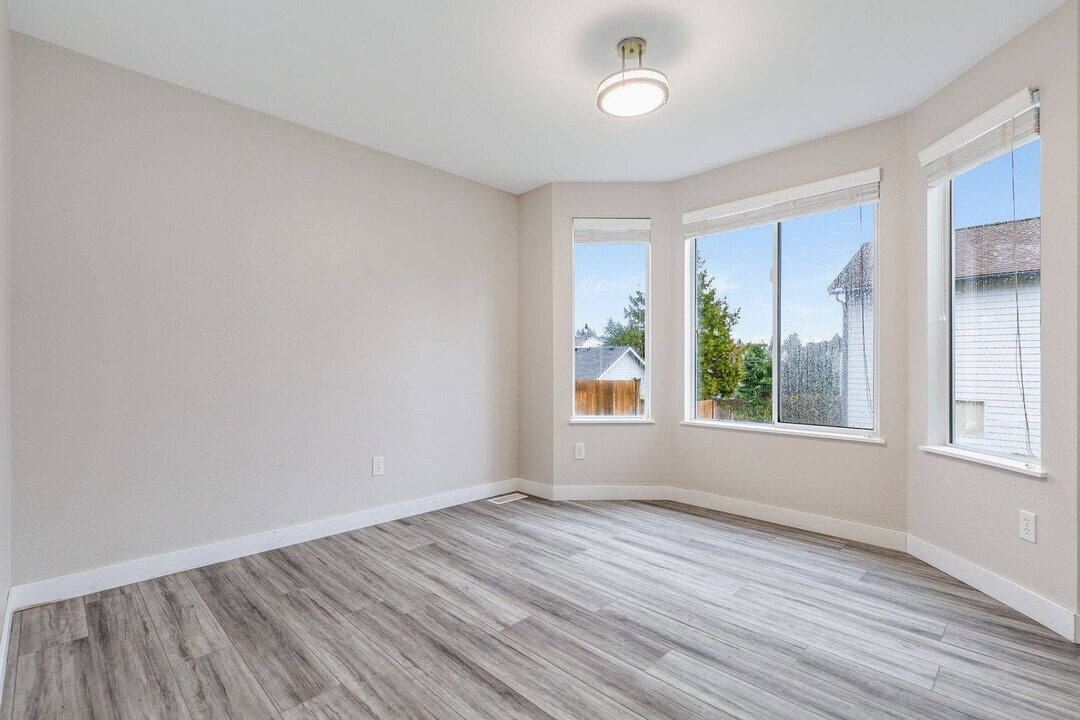 2008 Camas Ave NE in Renton, WA - Building Photo