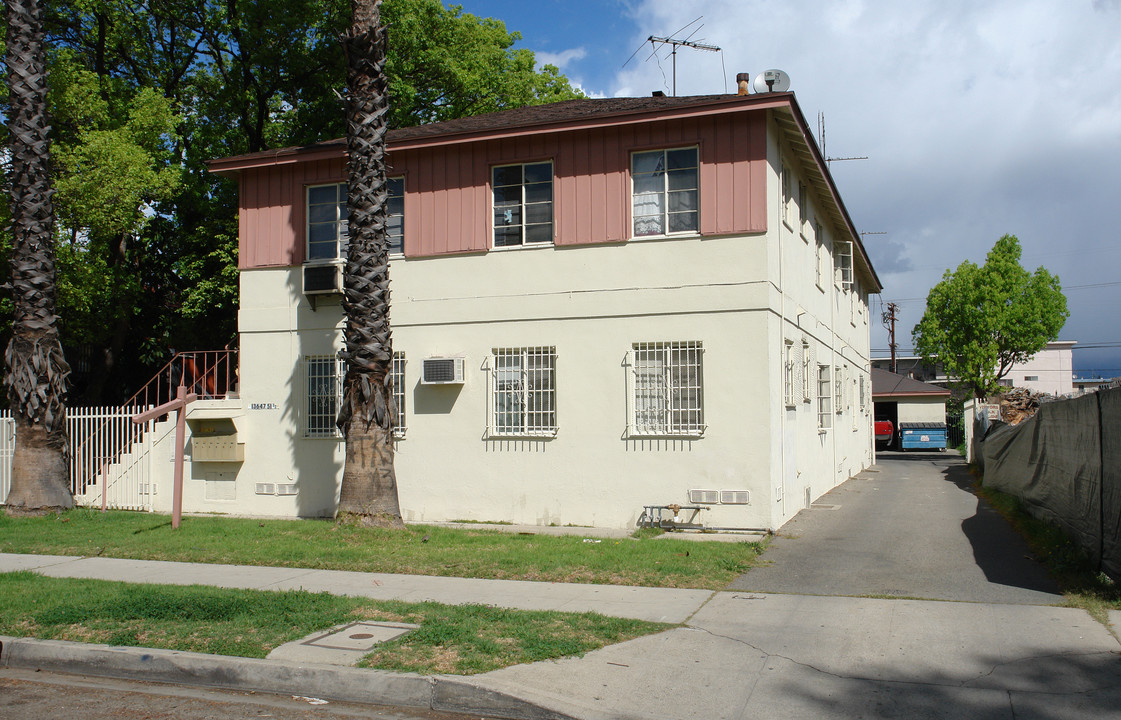 13647 Leadwell St in Van Nuys, CA - Building Photo