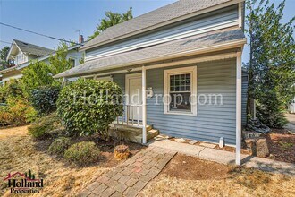 343 NE Jackson St in Hillsboro, OR - Building Photo - Building Photo