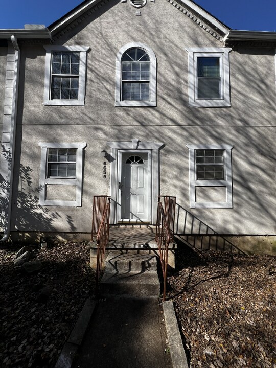 6635 Meadow Green Cir in Norcross, GA - Foto de edificio