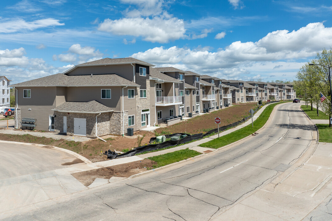 Duck Creek Landing Apartments in Green Bay, WI - Foto de edificio