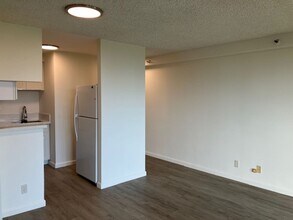 2916 Date St, Unit Condo in Honolulu, HI - Building Photo - Building Photo