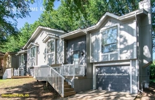 8533 Goddard in Overland Park, KS - Building Photo
