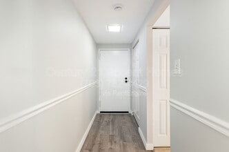 609 Center St in Herndon, VA - Building Photo - Building Photo