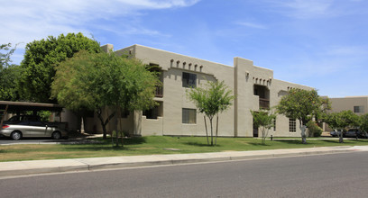 5402 E Windsor in Phoenix, AZ - Foto de edificio - Building Photo