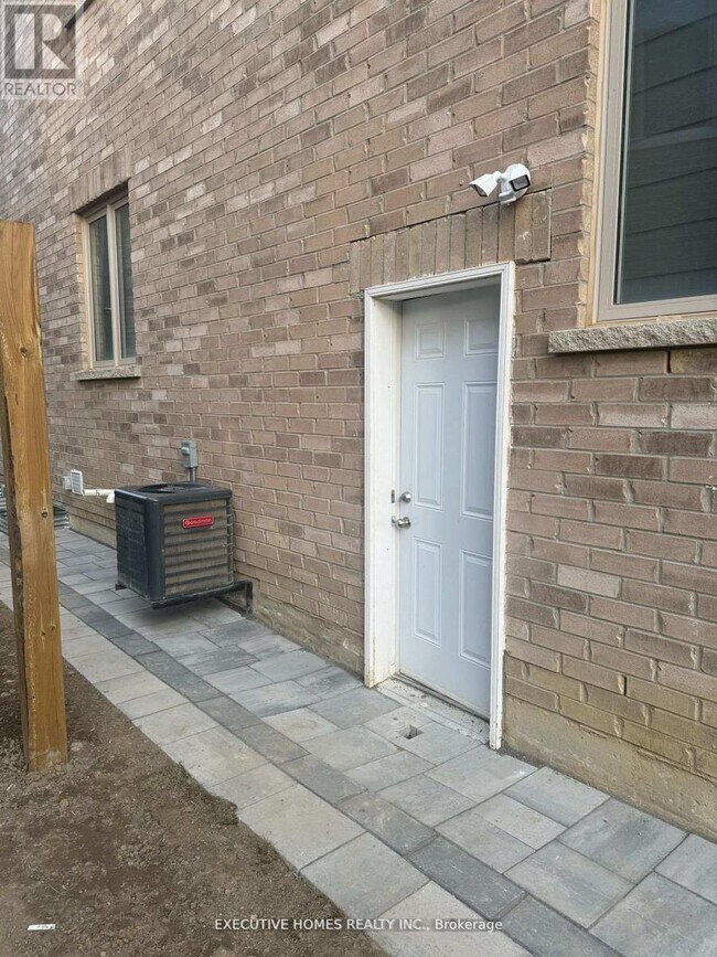 3 Spinland St in Caledon, ON - Building Photo - Building Photo