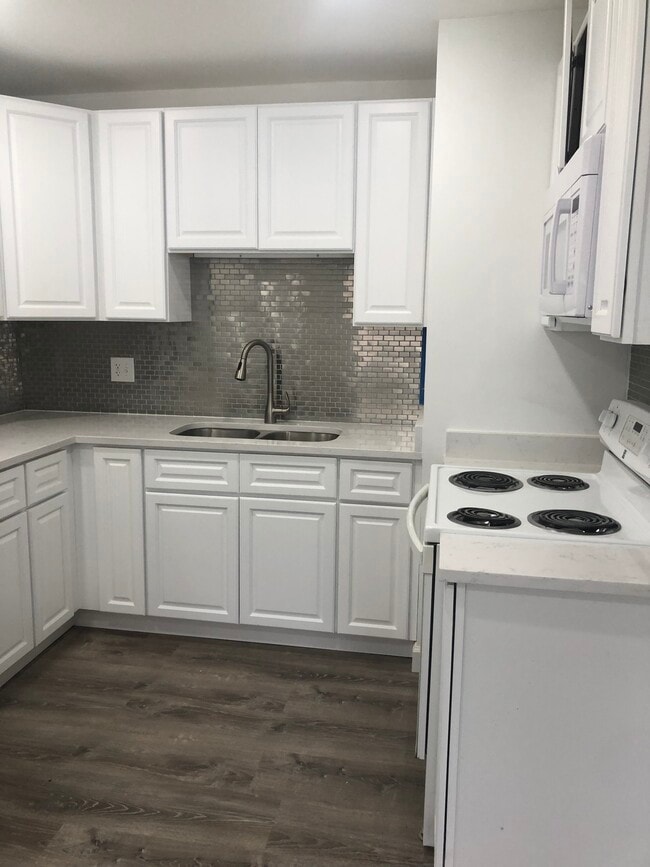1102 Berkeley St, Unit A in Hanahan, SC - Building Photo - Building Photo