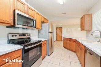 329 Edgewood Ct in Kissimmee, FL - Foto de edificio - Building Photo