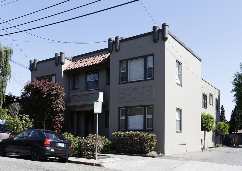 6024 Chabot Rd in Oakland, CA - Building Photo