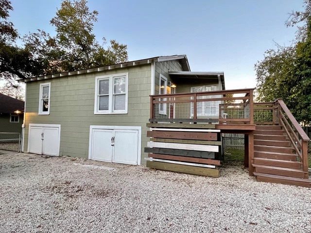1075 W Coll St in New Braunfels, TX - Building Photo - Building Photo