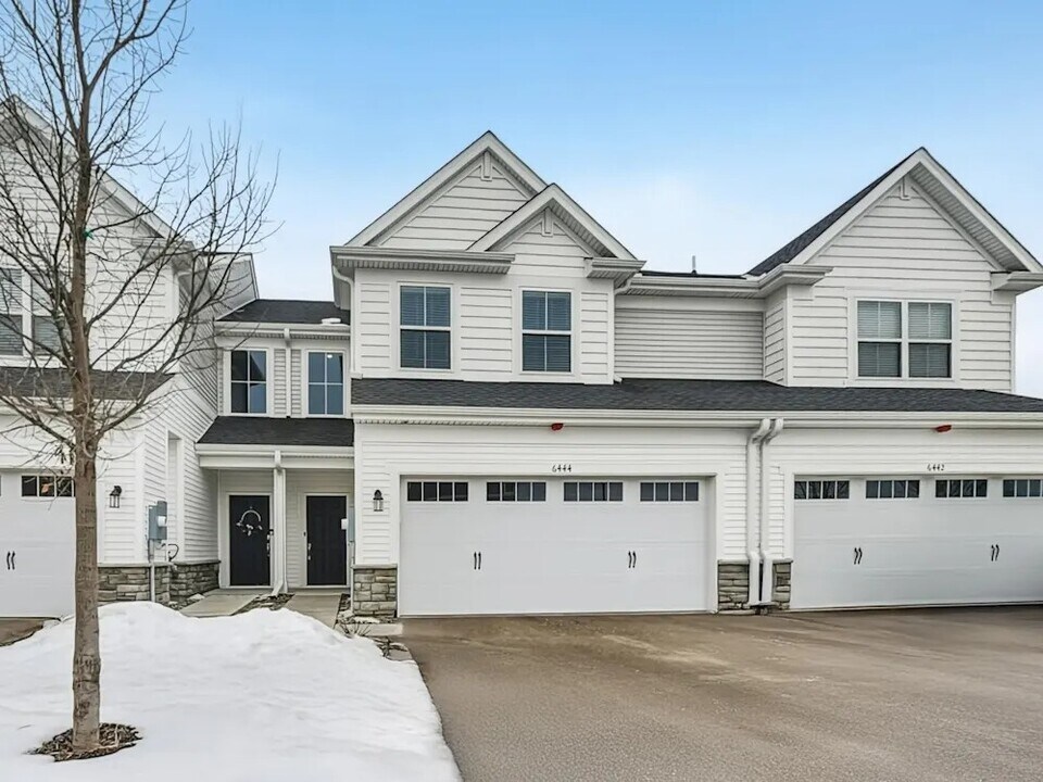 6445 Inspire Cir S in Cottage Grove, MN - Building Photo