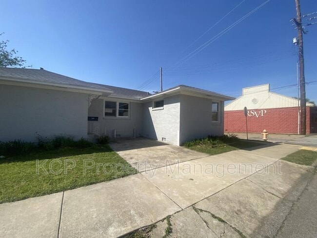 property at 323 N 13th St