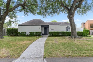 1022 Arrow Hill Rd in Houston, TX - Building Photo