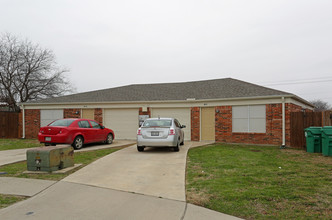 Casie Court in Denton, TX - Building Photo - Building Photo