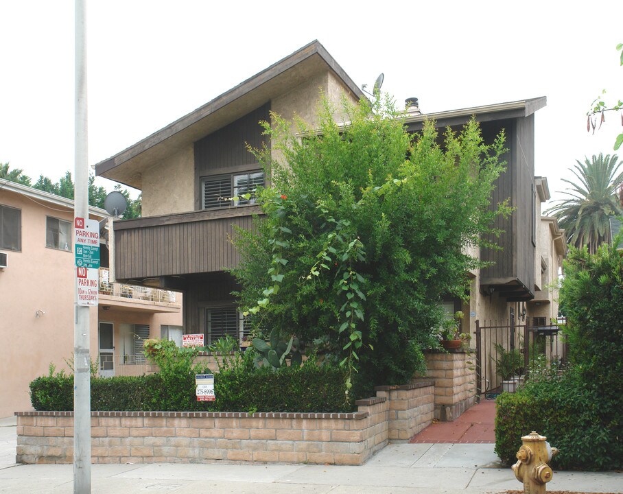 829 Westbourne Dr in West Hollywood, CA - Building Photo