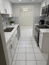 11410 8th Way N, Unit 305 in St. Petersburg, FL - Building Photo - Building Photo