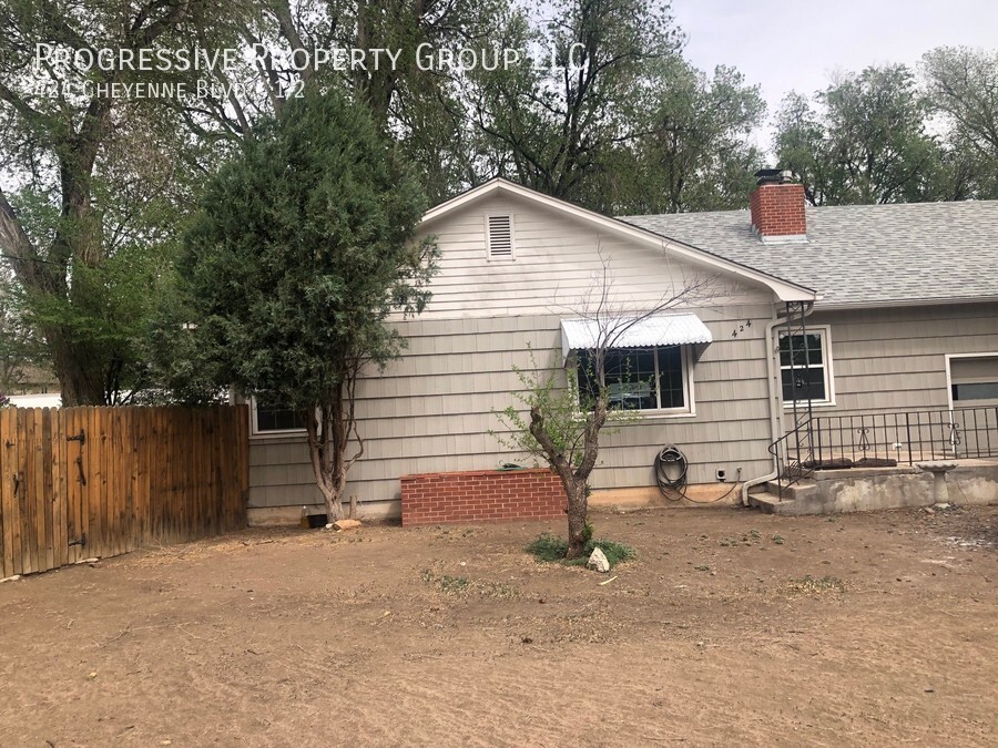 424 Cheyenne Blvd-Unit -1/2 in Colorado Springs, CO - Building Photo