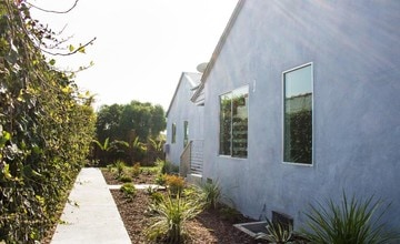 713 Vernon Ave in Venice, CA - Foto de edificio - Building Photo
