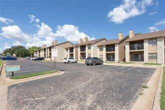 400 E Pearl St in Granbury, TX - Building Photo - Building Photo