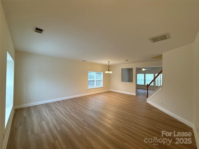 1207 Jade Glen Dr in Charlotte, NC - Foto de edificio - Building Photo