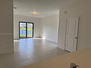 4957 Peacock Wy in Dania Beach, FL - Building Photo - Building Photo