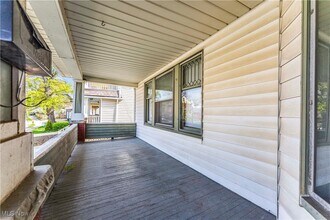 1905 W 73rd St in Cleveland, OH - Foto de edificio - Building Photo