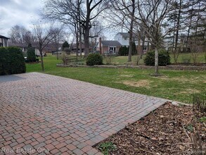6927 Northpoint Dr in Troy, MI - Building Photo - Building Photo