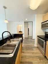 6400 Christie Ave, Unit 4115 in Emeryville, CA - Building Photo - Building Photo