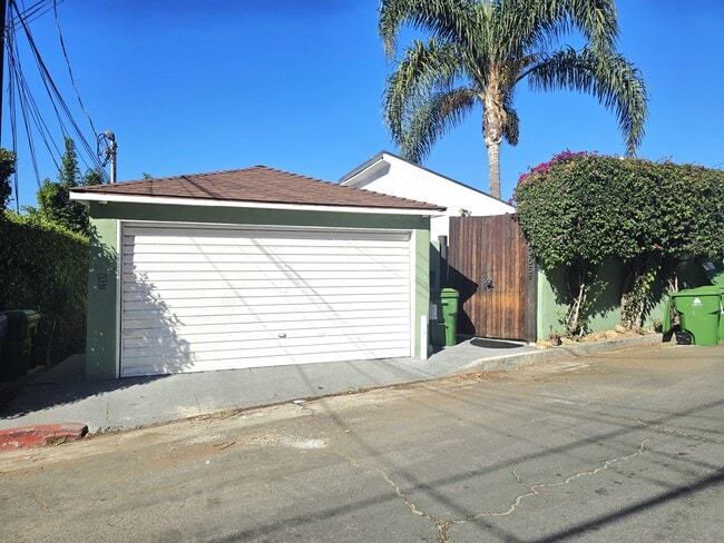 2065 Ivar Ave, Unit 2065 .5