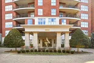 6600 Seminary Woods Pl in Louisville, KY - Building Photo