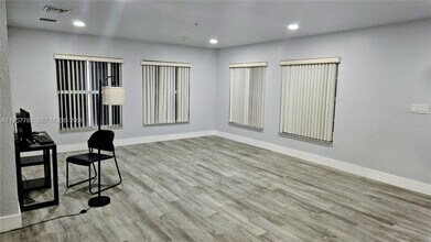 2953 NW 10th Ct in Fort Lauderdale, FL - Building Photo - Building Photo