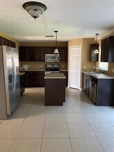 1994 Peridot Cir in Kissimmee, FL - Building Photo - Building Photo